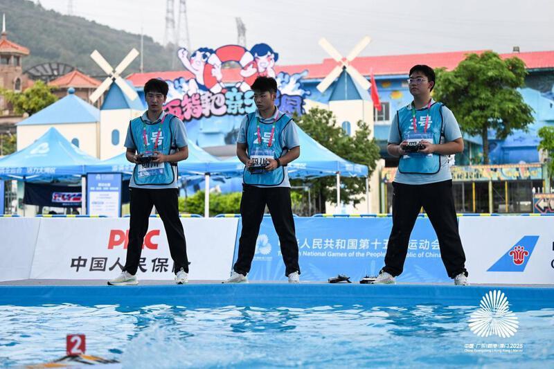 目三人团体, ca 目三人团体, ca