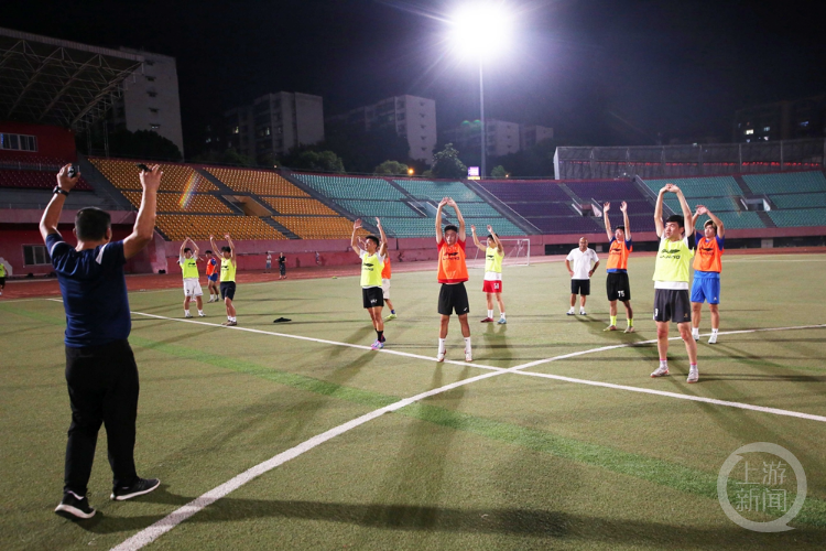 据了解, 日举行的首 据了解, 日举行的首