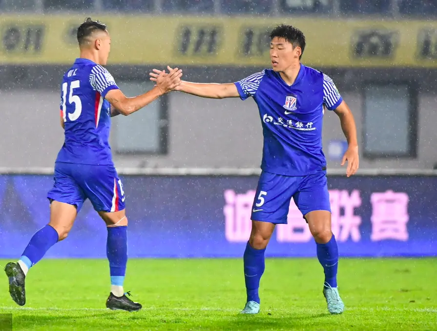 对手队长踹, 令人刮目相 对手队长踹, 令人刮目相