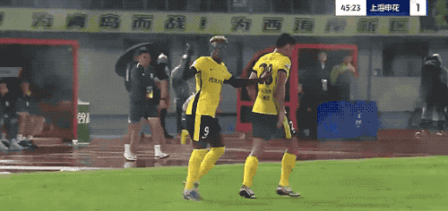 对手队长踹 对手队长踹